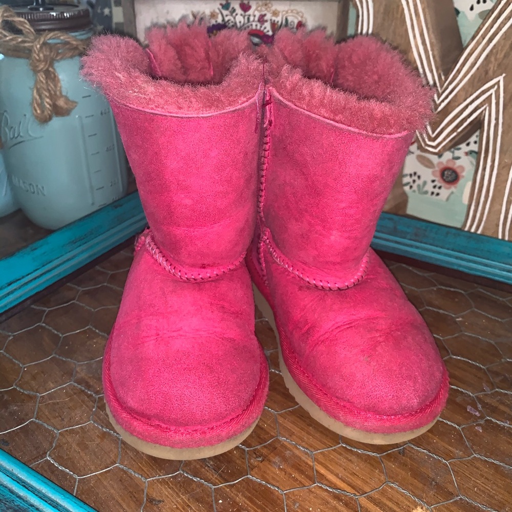 Ugg toddler size 9 pink with bows
